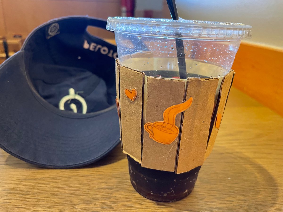 stlplace's tweet image. It looks like bread 🥖 co at new Ballas road got new tables and chairs. Serenity made the cup sleeve as Christmas 🎄 gift 🎁 #SerenityAndDad #breadCo #Panera