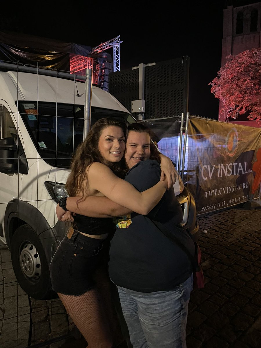 romii_013's tweet photo. Het was zo fijn, leuk en gezellig om @lisamichels eindelijk te zien optreden! Het was een top weekend! #levelsix #loveyou ❤️ https://t.co/6CqEBD4O2j
