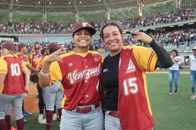 Imágenes del triunfo de nuestras criollas en el #premundialfemenino 

Felicidades 🎉🎉🎉🎉
instagram.com/p/Chh_zXBOIxg/…