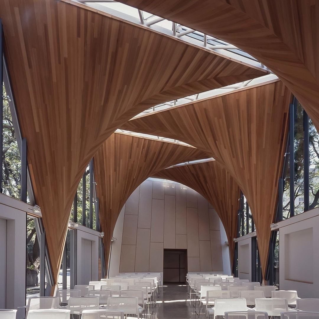 parametricarch's tweet image. Yayoi Auditorium Annex, designed by 🖋 Taiji Kawano architects, highly considering the history, landscape, and environment of the University of📍Tokyo, Japan.

📸 Photographs: Hojo Kenji and @shinkenchikusha

#tokyo #japan #architecturebuilding #facade #fabrication #roof #timber