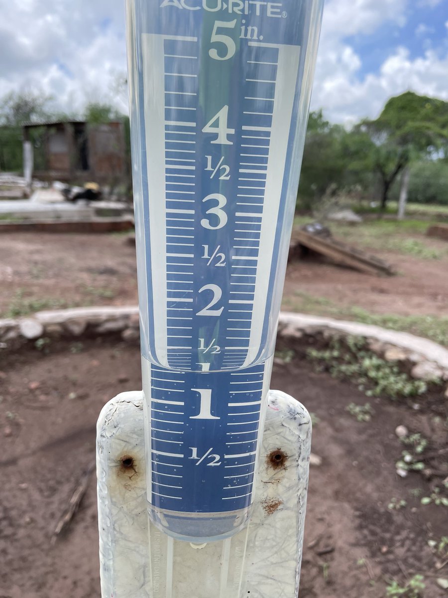 senusuli's tweet photo. La lluvia de anoche sobre Guaymas, en medio de una tormentita eléctrica rascuachilla, marcó en los pluviómetros de retiro LA SOLEDAD y huerta la SANTA CRUZ  38 mm https://t.co/idBzu8gDF9