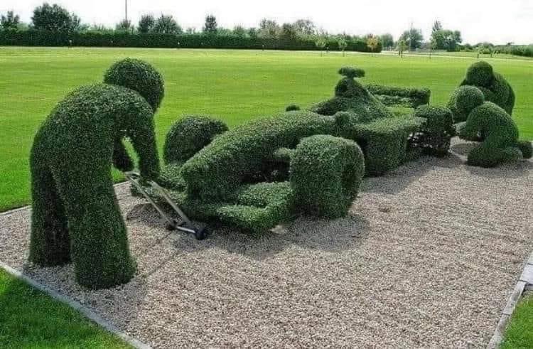nevermind591's tweet photo. en passant proche du jardin de @Julien_FEBREAU ... ont peu s'apercevoir qu'il est déjà au taquet pour cette race week #Raceweek #BelgianGP #BelgiumGP #F1RaceWeek @CanalplusF1 @FranckMontagny @margotlaffite @LaurentDupin_f1 @Manon_David7 https://t.co/XiyWmwGdqV
