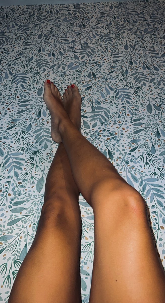CharlotteFeet5's tweet photo. Venez profiter de mes pieds rien que pour vous 🤎
#feetfethish #fetichiste #SeductiveSunday #pieds #PiedsNus #feet 

https://t.co/iEvcyhNUuQ https://t.co/SsFnAdns2e