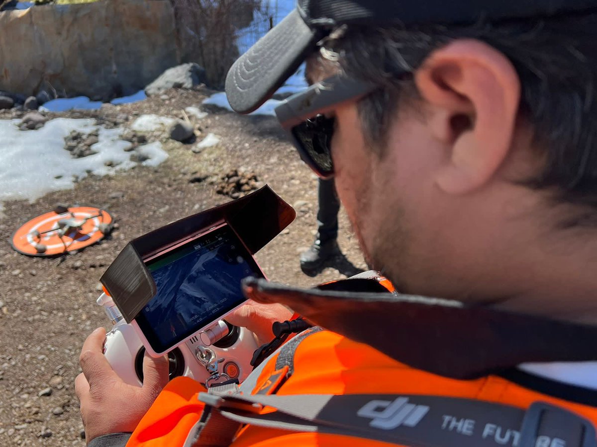 DPPCordillera's tweet photo. Equipo de Emergencia de la @DPPCordillera trabaja con equipo Dron SAR, quienes apoyan en labores de monitoreo y fotogrametría para entregar insumos a @onemichile y Escuela de Montaña del @Ejercito_Chile https://t.co/yNMyFJ4mqR