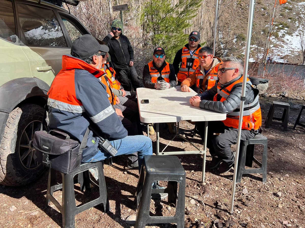 DPPCordillera's tweet photo. Equipo de Emergencia de la @DPPCordillera trabaja con equipo Dron SAR, quienes apoyan en labores de monitoreo y fotogrametría para entregar insumos a @onemichile y Escuela de Montaña del @Ejercito_Chile https://t.co/yNMyFJ4mqR