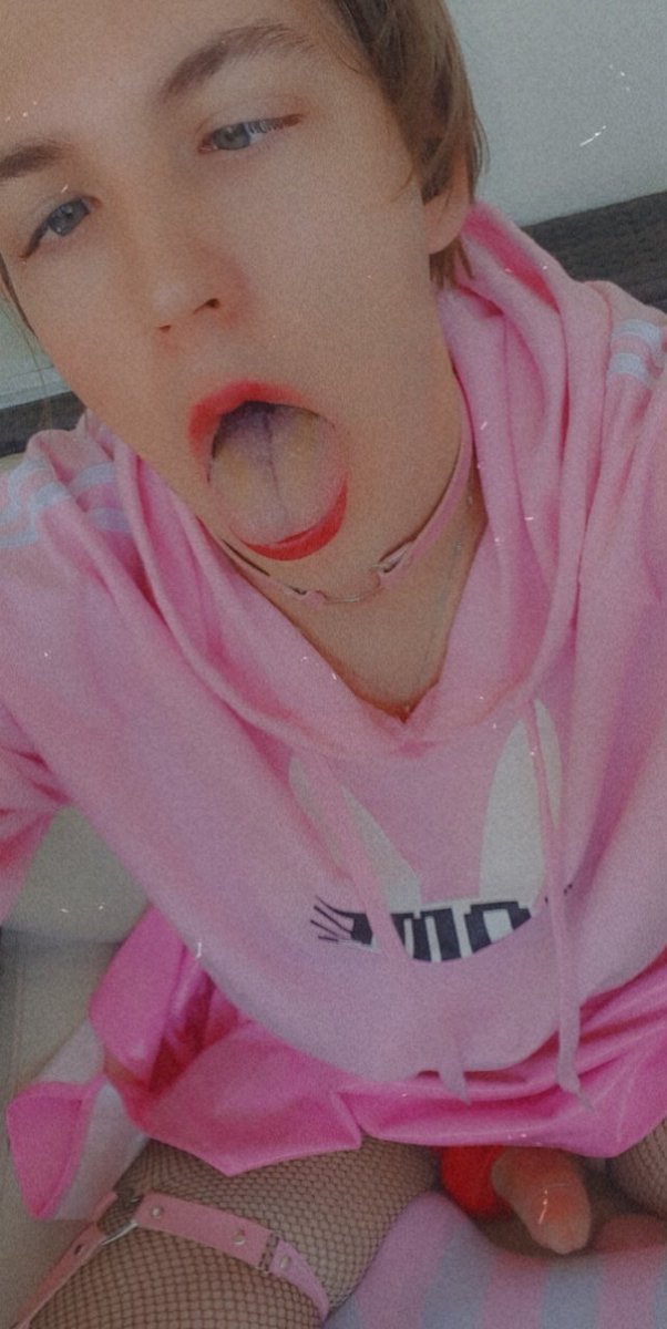Femboyaustria7's tweet photo. #femboy #Pink https://t.co/3vu9wsx4yS