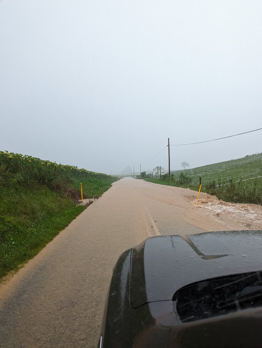 carbajc8's tweet photo. 6" of rain further south of McConnellsburg (Cito, PA)   Severe flooding. Road closures.  @NWSStateCollege #pawx #ctpwx Spotter #135025 https://t.co/jE2QmpoRiC https://t.co/umBCdveu4y