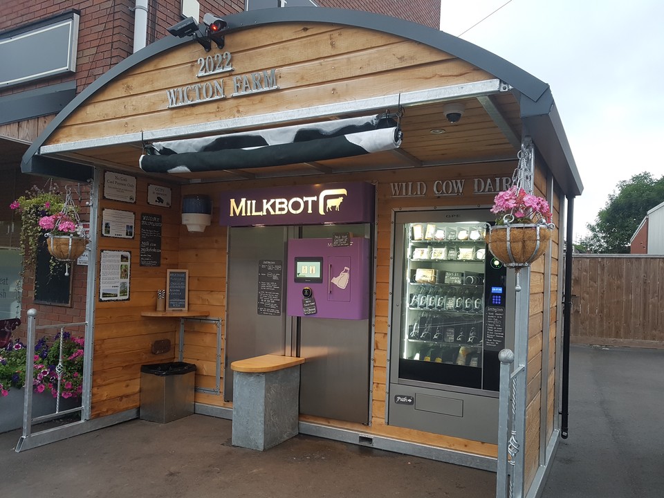 WildCowDairy's tweet photo. Time for an evening stroll down to the milkbot - a chance to stock up on fresh milk ready for the week ahead #24hrs #milkbot #local #organic https://t.co/fXmu6UYgro