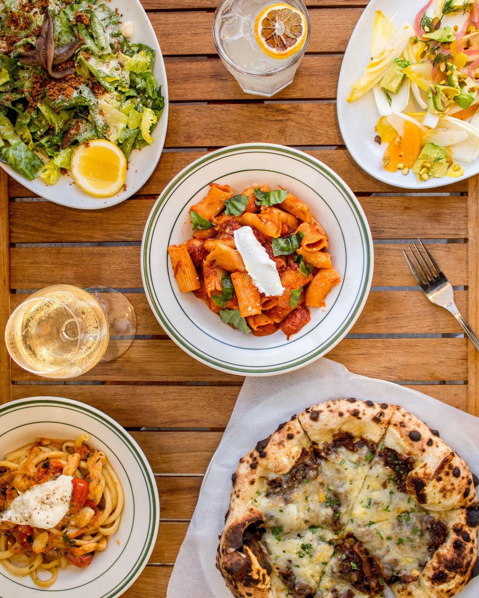Why choose when you can have it all?🍴🍕🍝 #harryspizzeria