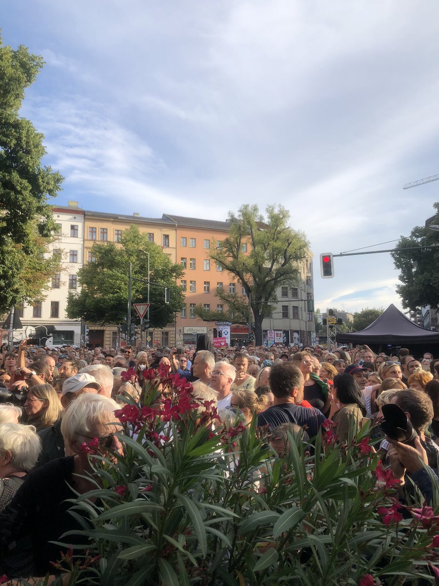 💕 jetzt hat #kreuzberg endlich den Rio Reiser Platz 💕 was für ein Fest! Danke #xhain #rioreiserplatz