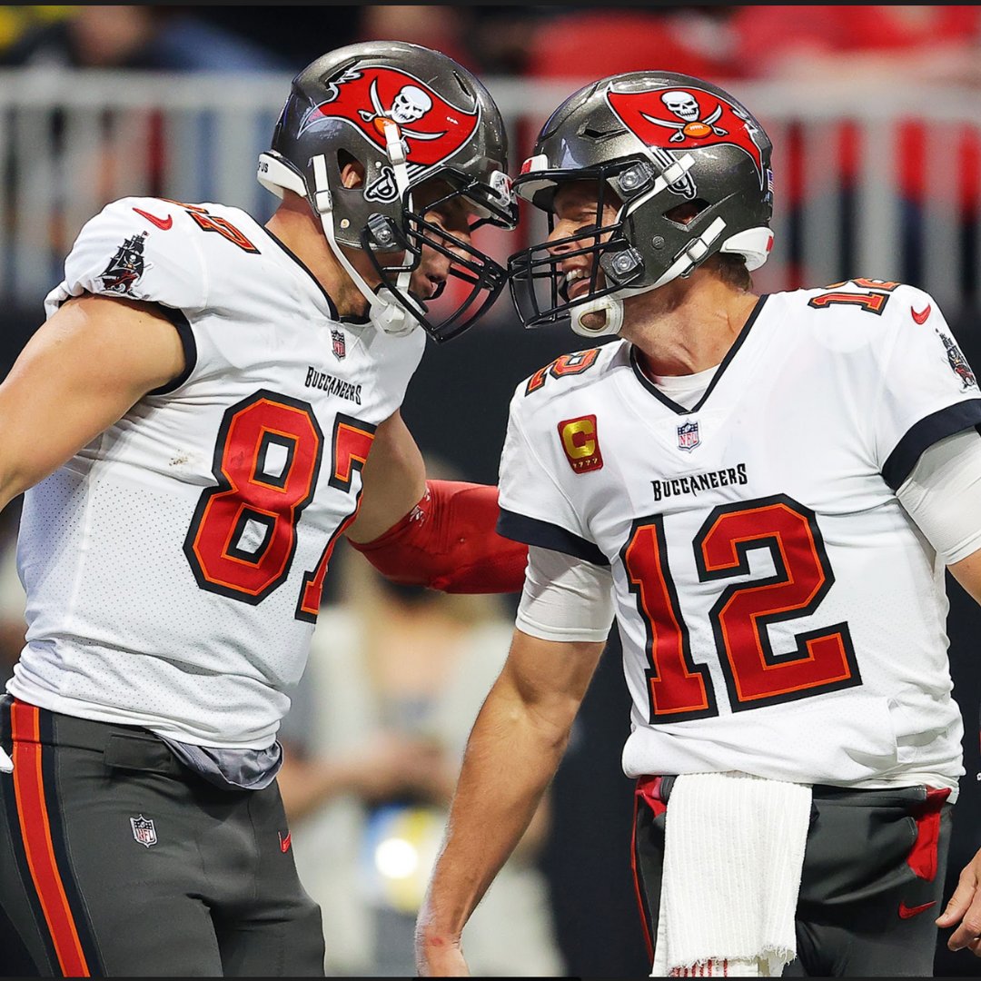 DraftKings's tweet photo. Name a better NFL best friend duo… We’ll wait 😌 https://t.co/poygSuOfKm