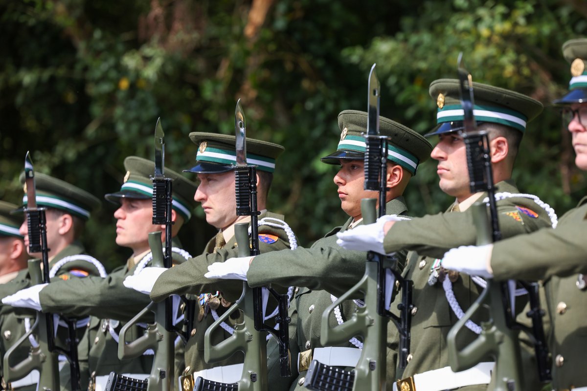 Members of Óglaigh na hÉireann were proud to participate in today's commemoration to mark the centenary of the death of General Michael Collins at Béal na Bláth today. Link to Flikr album: flickr.com/photos/dfmagaz…