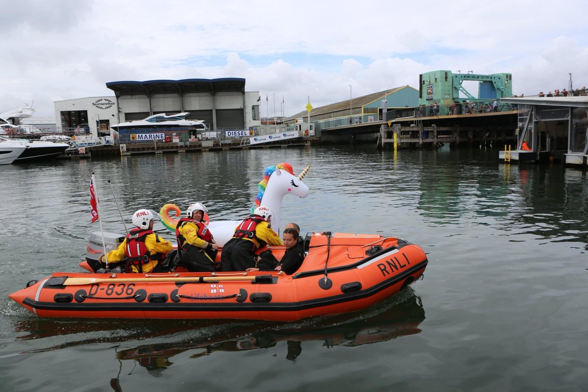 RNLI Poole Lifeboats tweet media