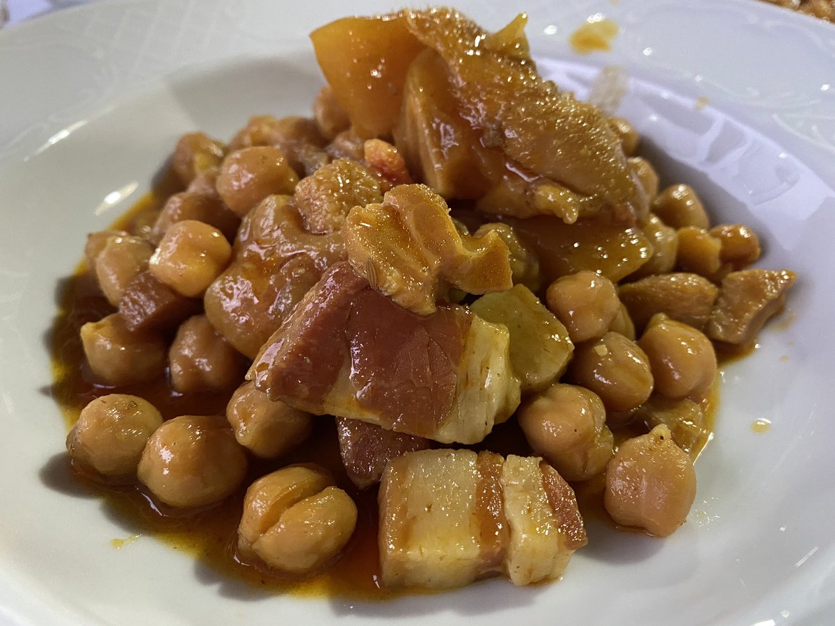 ACKaminski's tweet photo. Galician tripe stew (with chickpeas, chorizo and cow foot) is my new favourite thing of all time. The key here is slow cooking, allowing flavours to intermingle, rather than introducing the ingredients to one another at the last minute like guests at a surprise party. #LPinSpain https://t.co/TgdbPvMT7A