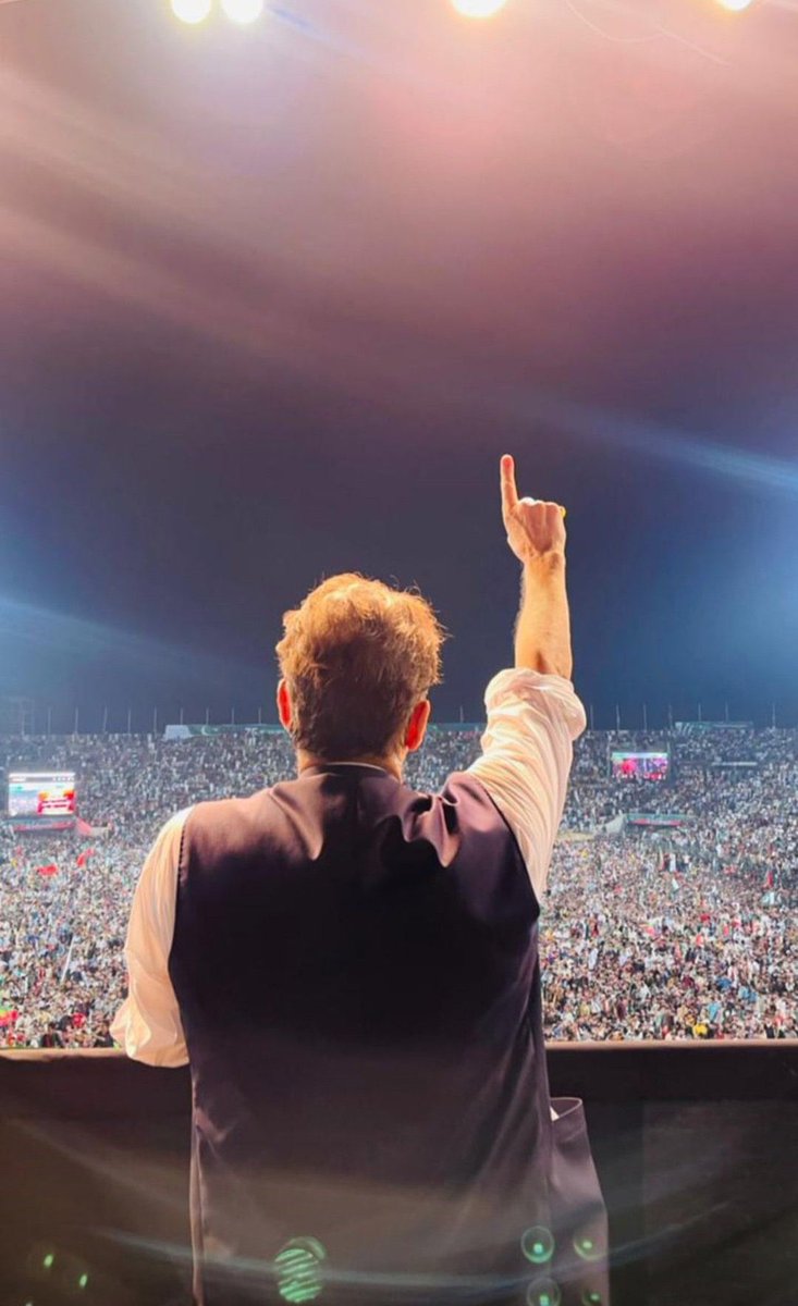 Muhamma89168586's tweet photo. Aj pata chl gaya ke 75 Saal SE Kia ho Raha hai humare sat Jo be mulk ke Lea acha karne Aya us ke sat ASA he hoa
One vs All
#supportimrankhan #supportpti #BaniGala https://t.co/XeOqHlVPX0