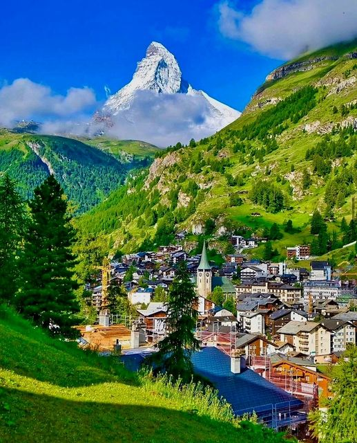 Zermatt, Switzerland 😍
#switzerland #schweiz #swiss  #swissalps #lovelyterra #svizzera #lovelyterratravels #besttraveldestinations #swisstravel #swisslove