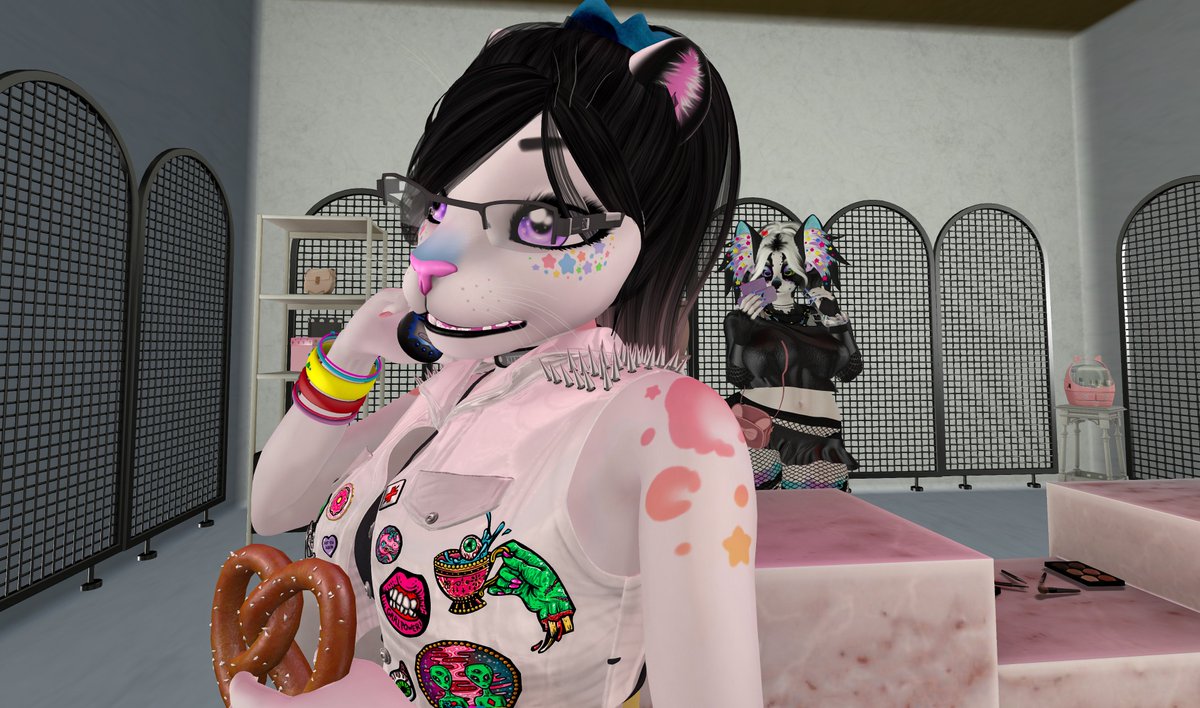 Oh, snap!🫰School starts in like a week! Repeating outfits? As If! Time for a mall trip! Dress hella fly to take part in our 3k costume contest. OMG FYI home skillet, we'll be running a 1k pop quiz!😱Totally buggin right now! See u tonight @ 7pm PST!
Taxi maps.secondlife.com/secondlife/Con…