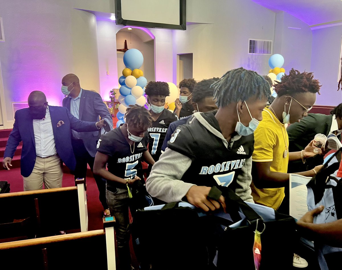 Roosevelt HS Dallas tweet media