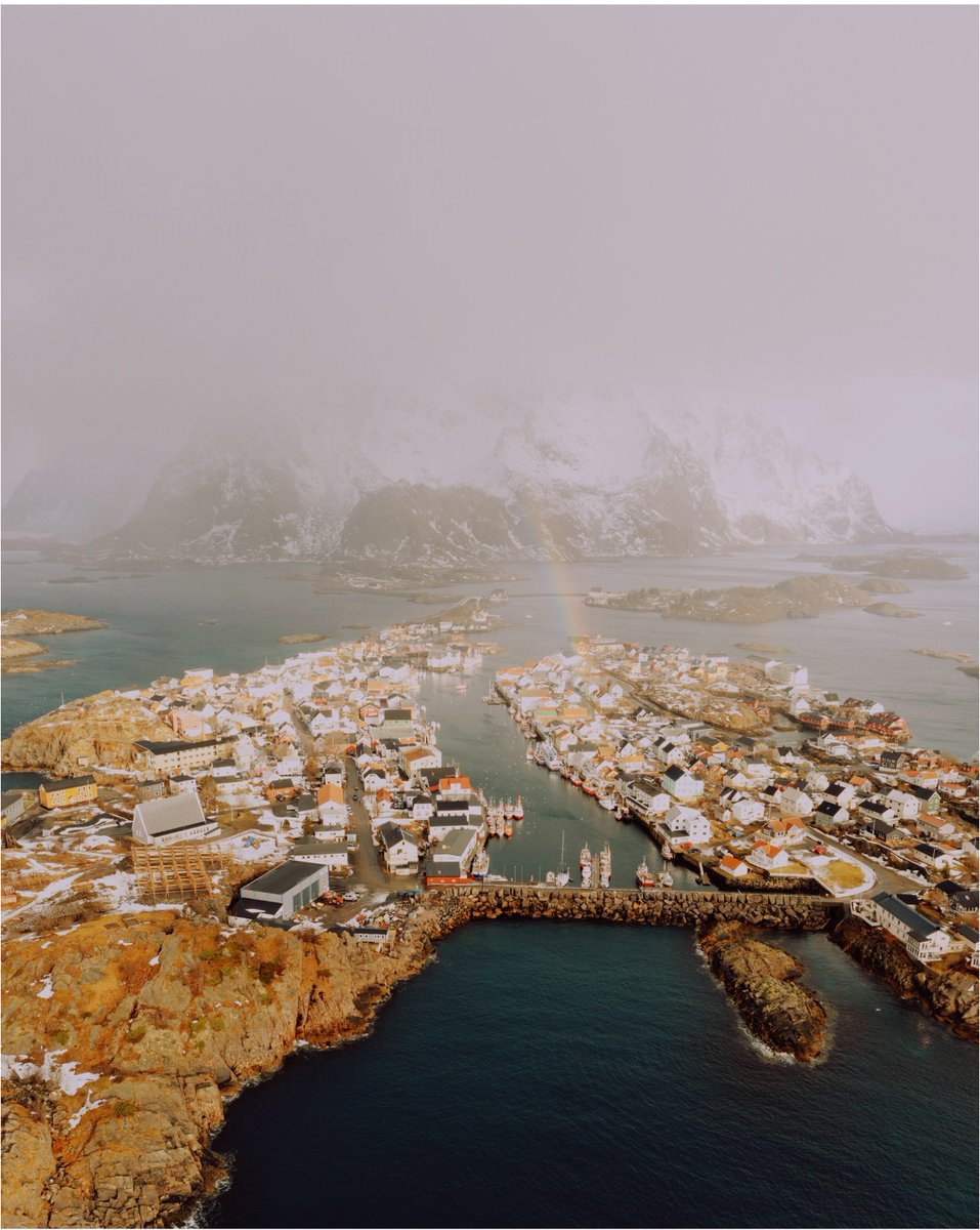 vsco's tweet photo. From pastel surrealism to melancholy blues, FR4X is the cross-processed version of short-lived Fuji Provia 400X.
Experiment with our newest #xprocessed preset to get bold contrast and unrestrained saturation -https://t.co/4b50kaWOak #VSCO https://t.co/SEdu0TdPFE