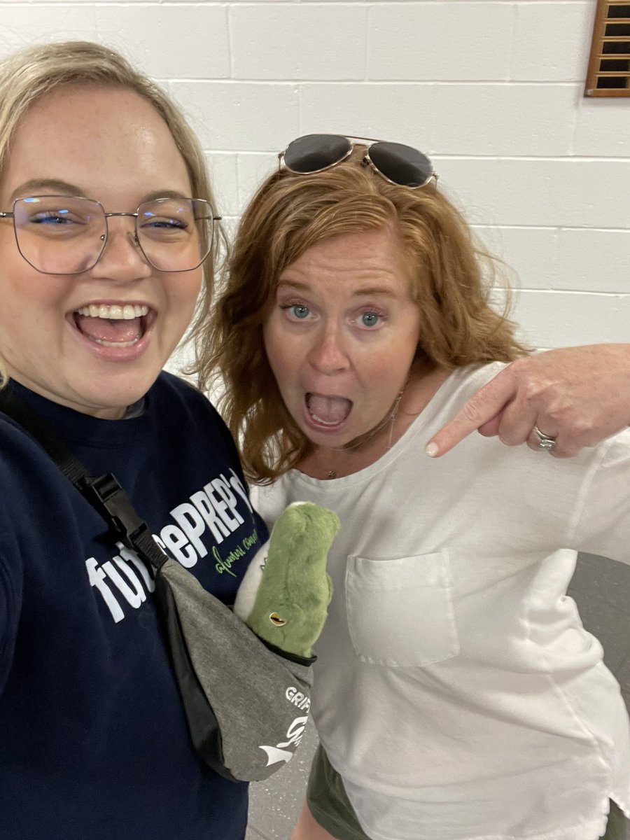 miss_mollyy_mac's tweet photo. Griffin Gators build bridges between buildings! Here are some of our friends from Mary A White, Peach Plains, Lake Hills, and GHHS! @ghapsgriffin 💙🐊💛 https://t.co/mAjp0WWC06