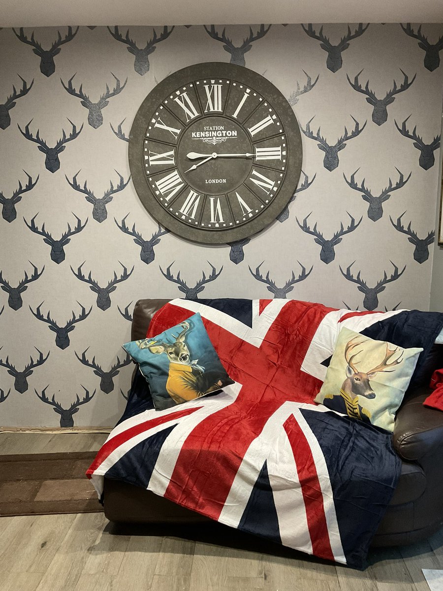 Lngway2neverlnd's tweet photo. I can never say I didn’t see the time again …
#largeclock #featurewall #unionflag #renovate #homedec #slowlygettingthere https://t.co/0dv03Te8Vk