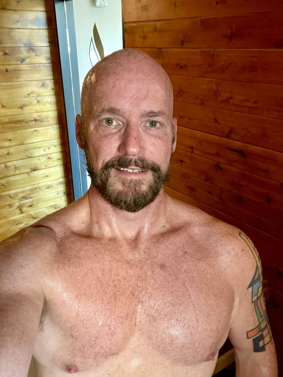 AccidentalHiv's tweet photo. Great way to start our #BinghamCup2022 time in #Ottawa!
Huge shoutout to the wonderful owner and staff at #Uppliva Sauna & Steaming for helping us “chill” after our 5hr journey. I highly recommend checking them out if you’re in the nation’s capital!🇨🇦 #ColdPlunge #DontCryWolf https://t.co/n3NpLbUV3b
