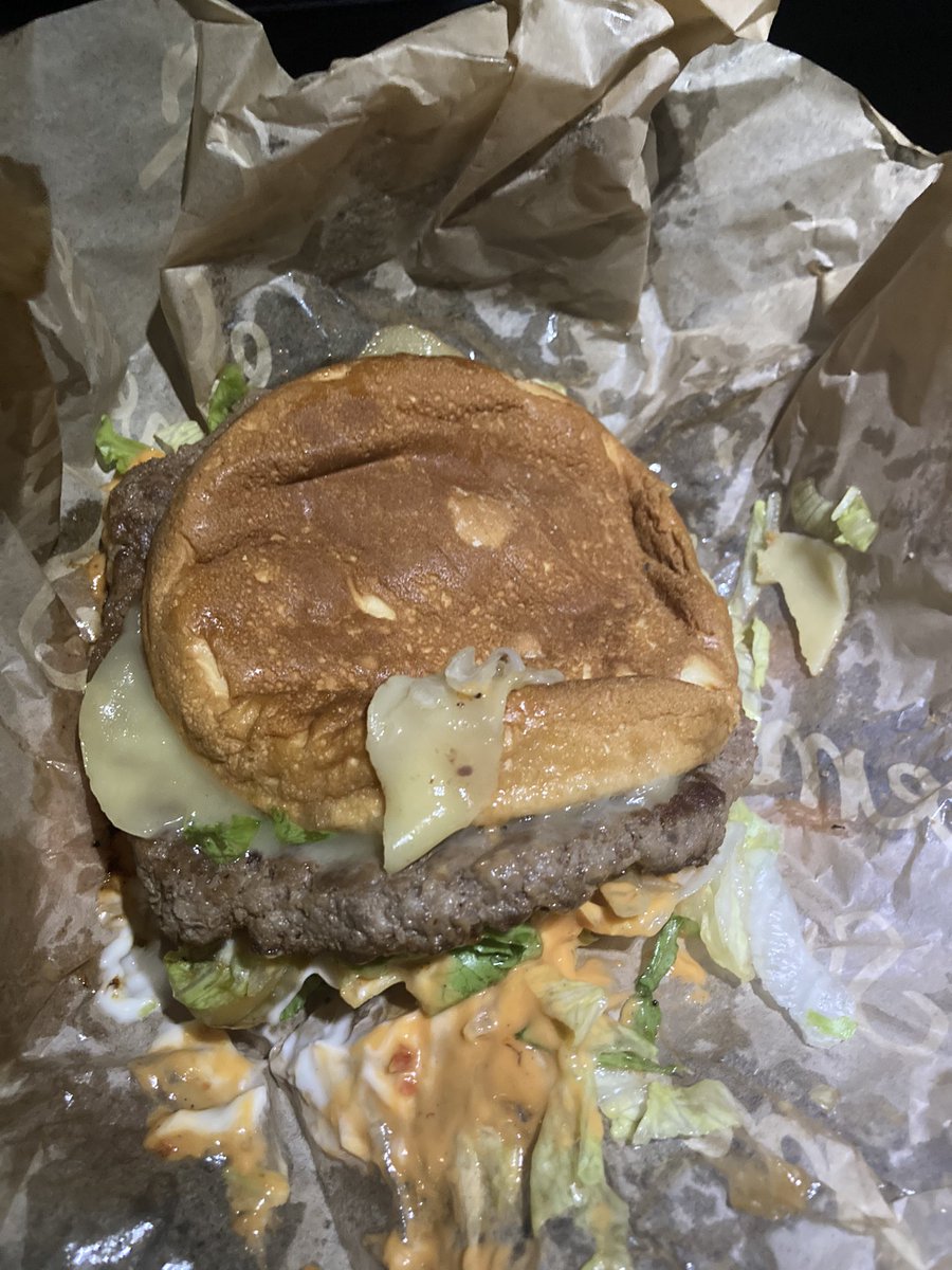 ripthebones's tweet image. Hey @McDonaldsDENews, vielleicht eine News wert? Der Grand Cheese n Beef im Menü bei McDonalds in Naumburg. Mit Liebe zubereitet und für nur 8,99€. Soeben bestellt, frisch ausgepackt und kurz vor dem Verzehr. Guten Appetit. Das Auge ist ja bekanntlich mit.