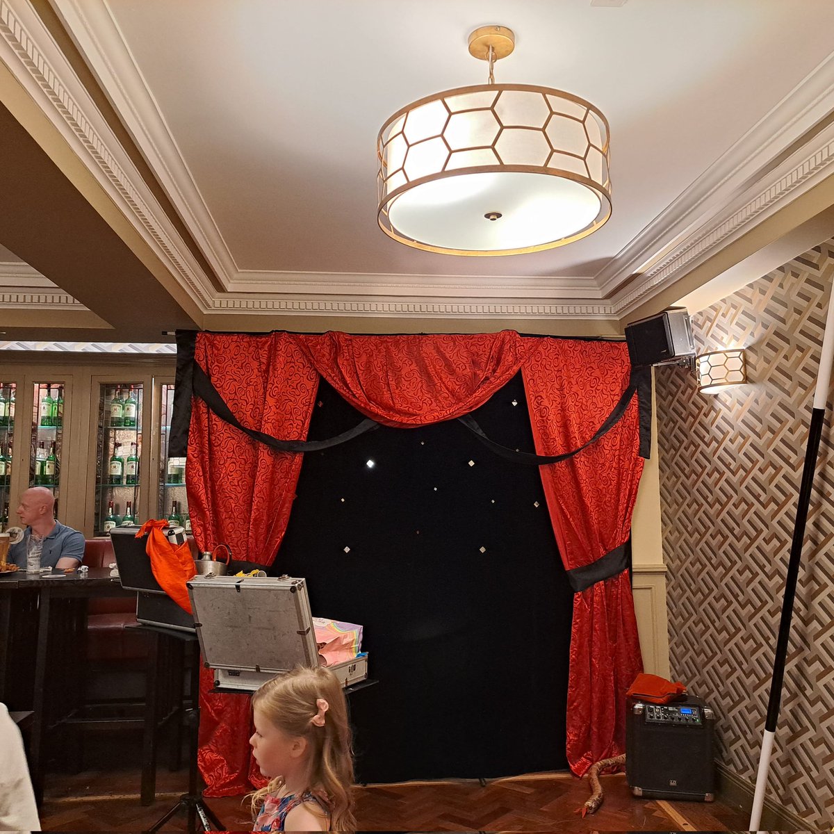 Simonmagic1's tweet image. Over @TheBellPub having a ball