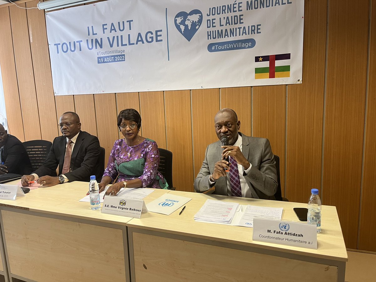 Le Représentant <a href="/UNHCR_CAR/">UNHCR CAR</a>  <a href="/FAttidzah/">Fafa Olivier Attidzah</a> 🎤 « La #JMAH met en lumière les centaines de bénévoles, de professionnels et de personnes touchées par la crise en #RCA »🇨🇫 ➡️soins de santé d’urgence ⛑ ➡️ abris ➡️ nourriture ➡️ protection #ToutUnVillage #aveclesrefugies