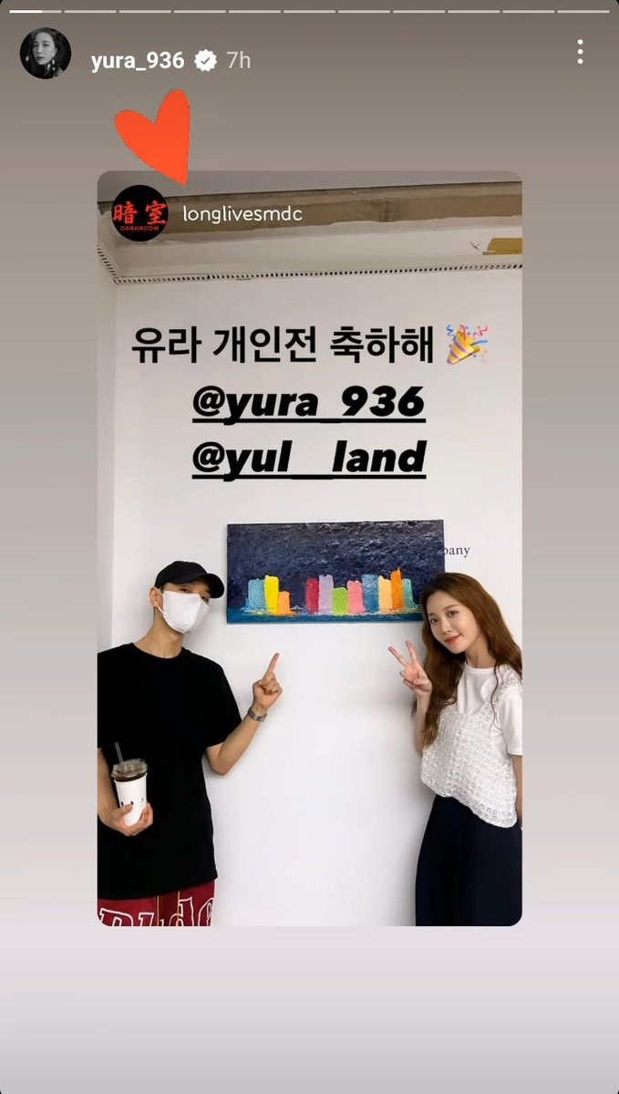 YURAing_time's tweet photo. I guess Ssamdi bought #Yura's "New York 03" painting
#SimonDomic #Ssamdi #TransitLove #EXchange https://t.co/7DB0tTbXwx