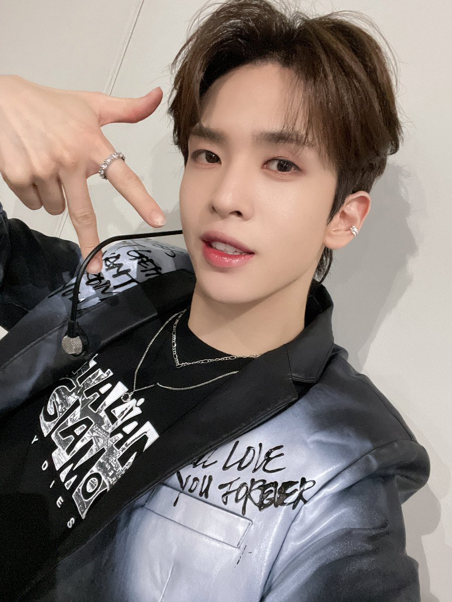 MaAllenFrance's tweet photo. 💫 | 📸 | 19/08/2022 

➥ Quel bon moyen de démarrer le week-end ! Merci beaucoup de nous avoir rejoint au KCON ROOKIES Luvity~ 😘

©️ : @CRAVITY_twt 

#ALLENMA #앨런 #CRAVITY #크래비티  
___
@CRAVITYFRANCE_ https://t.co/T8H0i0Wxzt