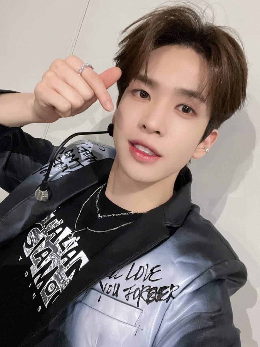 MaAllenFrance's tweet photo. 💫 | 📸 | 19/08/2022 

➥ Quel bon moyen de démarrer le week-end ! Merci beaucoup de nous avoir rejoint au KCON ROOKIES Luvity~ 😘

©️ : @CRAVITY_twt 

#ALLENMA #앨런 #CRAVITY #크래비티  
___
@CRAVITYFRANCE_ https://t.co/T8H0i0Wxzt