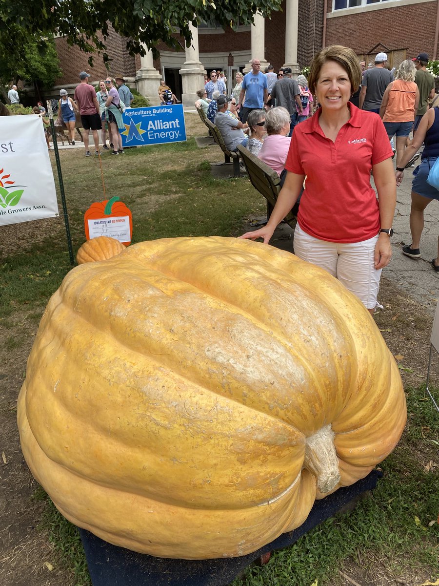 The largest pumpkin at he 2022 ⁦@IowaStateFair⁩ is a whopping 1,281 pounds. 🎃 It was grown by Pete and Alba Caspers of Peosta. #ISFFindYourFun