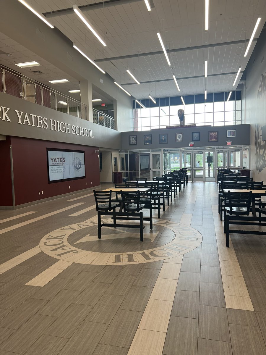 tifftoy68's tweet photo. We’re making sure that everything is ready to welcome our LIONS tomorrow!  JYIB is ready for an amazing, productive, and ROARING YEAR! #jyproud #watchusbeGREAT #proudprincipal #startingover @JackYatesHigh @YatesMagnet @JackYatesMath https://t.co/nTIJqjATZY