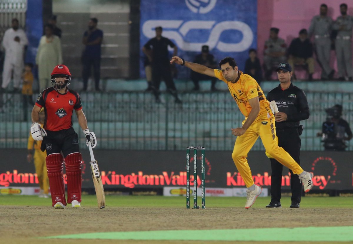 HawksKPL's tweet photo. 3rd wicket by @ZamanKhanPak 

#WeAreHawks | #KheloAazadiSe | #KingdomValleyKPL | #RawalakotHawksTV | #KPL2022 https://t.co/JaJfmi7FF5