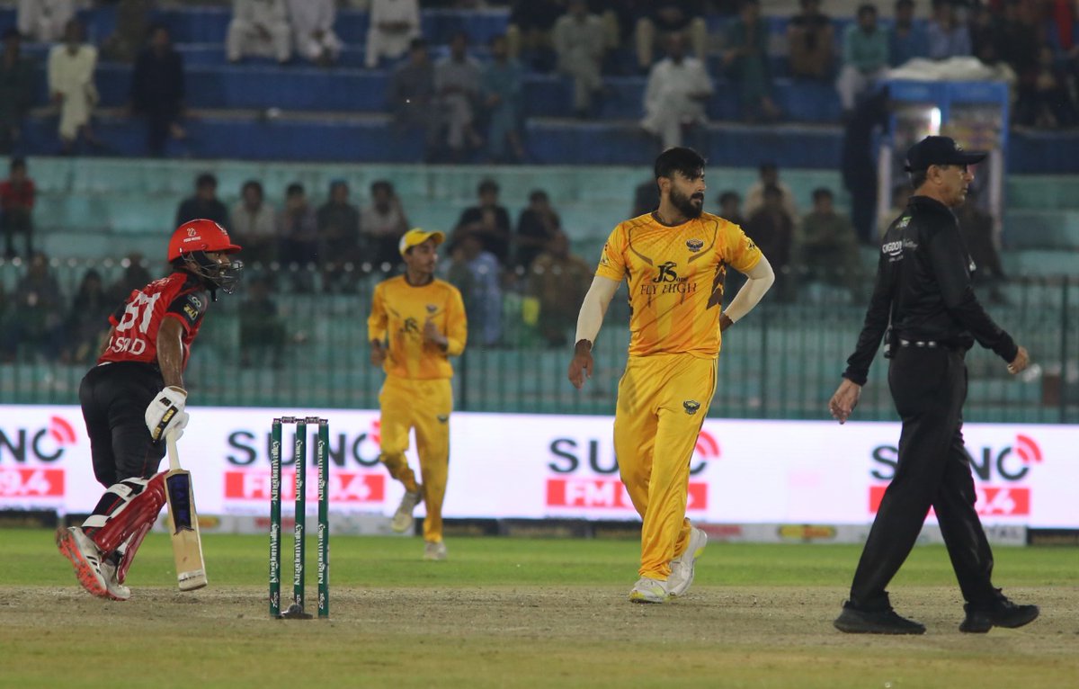 HawksKPL's tweet photo. 3rd wicket by @ZamanKhanPak 

#WeAreHawks | #KheloAazadiSe | #KingdomValleyKPL | #RawalakotHawksTV | #KPL2022 https://t.co/JaJfmi7FF5