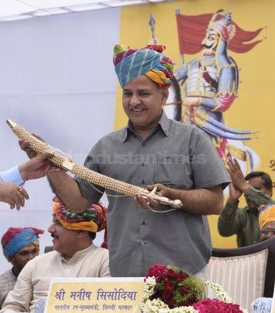 जैसे राणा प्रताप से अकबर डरता था बस वैसे ही आज के दिल्ली में बैठे भाजपा के आका उनके वंशज से डर रहे है ! जय हो