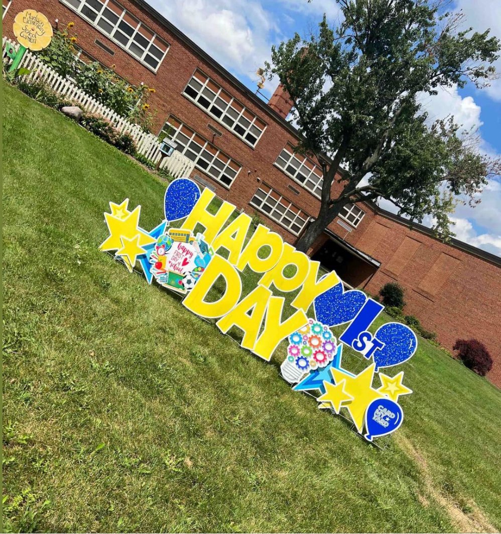 Thanks to <a href="/CardMyYard/">Card My Yard</a> Lombard we’re ready for the 1st day! Use LOMBMADISON on your order to get $5 off and they’ll donate $10 to our PTA! #FirstDayOfSchool