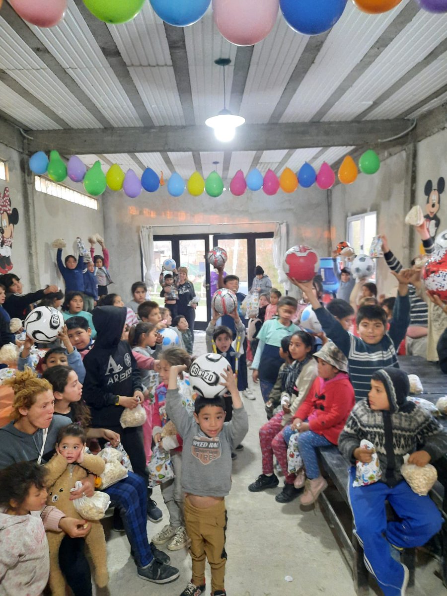 friverplatense's tweet photo. Este sábado 20/8/22 estuvimos
compartiendo y festejando el "Día del Niño" en Barrio
"Río Luján" en Pilar, junto a los chicos del Merendero
"Todos por los chicos".
Durante el evento se realizó una obra con payasos
donde (sigue) 👇🏽 https://t.co/cwdiVVbYH7
