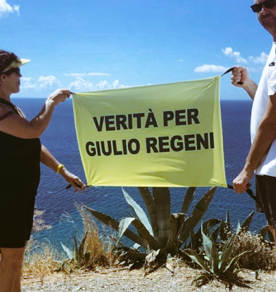 La #Bandieragialla sempre con Noi. Ovunque. La trovate nei #PuntiGialli sparsi in tutta #Italia. Chiediamo #processo per 4 agenti della NS #egiziana 👉per sequestro, tortura e omicidio di #Giulio!

@minGiustizia @Montecitorio👉I domicili? 

#veritàperGiulioRegeni 
#TruthforGiulio