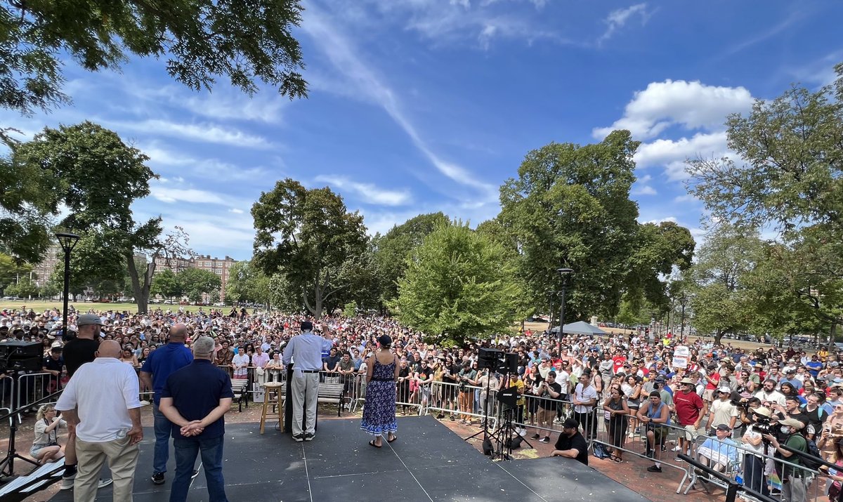 BernieSanders's tweet image. THANK YOU to the more than 1,500 people who joined us in Boston today to stand against corporate greed and on the side of the working class. Together, we can take on the billionaires and win.
