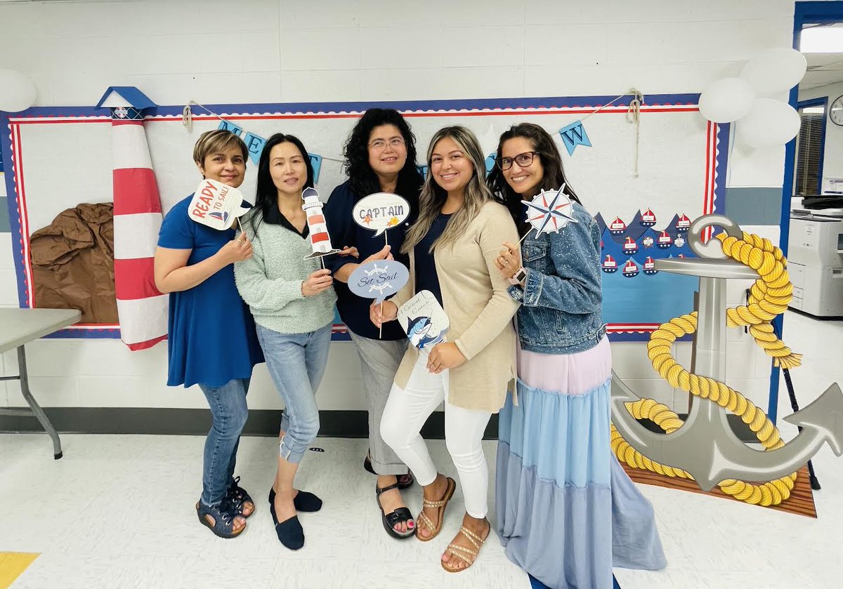 MeadowdaleElm's tweet photo. Welcome back Eagles!  ¡Bienvenidos de nuevo Águilas! #d300firstday @Cville_Gov @Cville_PD @MarronThalia @masqueef https://t.co/fC4GTsSqvT