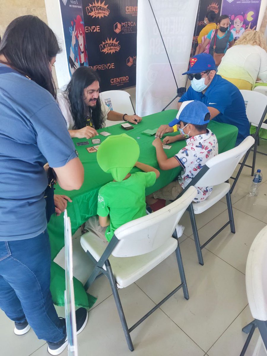 el_grinb's tweet photo. El segundo día del #mercageek y ver familias entrando al mundo del rol y los juegos de mesa solo nos indica que vamos por el camino correcto. #rolerostabasco. Hay que seguir jalando hacia adelante. https://t.co/nqCPlE4aeY