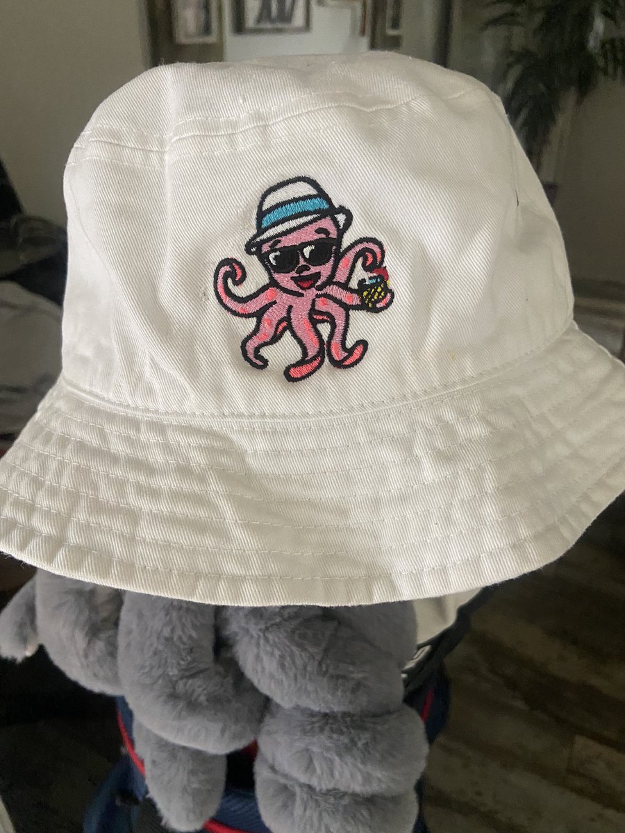 CalamariTodd's tweet photo. @GQSports @Zionwilliamson Zion we need to get you one of our hats from New Orleans https://t.co/fEQOcdyUrf