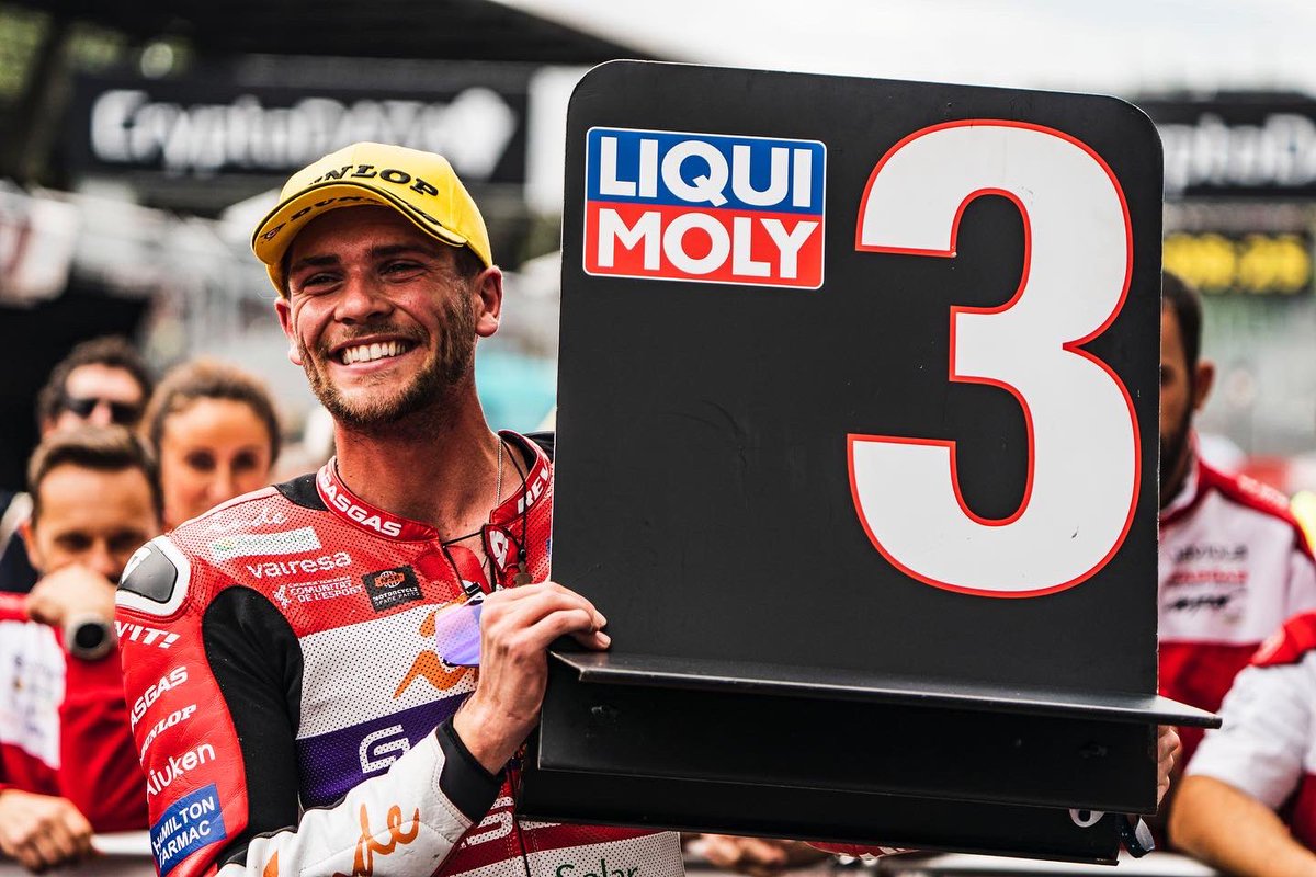 jakedixonracing's tweet photo. Last corner βπ»π
ΏοΈ3οΈβ£ baby #GetOnTheGas π
I want to say a massive thank you to my team , I struggled in the race but I had to adapt throughout, I never gave up
I LOVE RACING MOTORBIKES βπ» π
#96Crew #AustrianGP https://t.co/53iNHyJbw6
