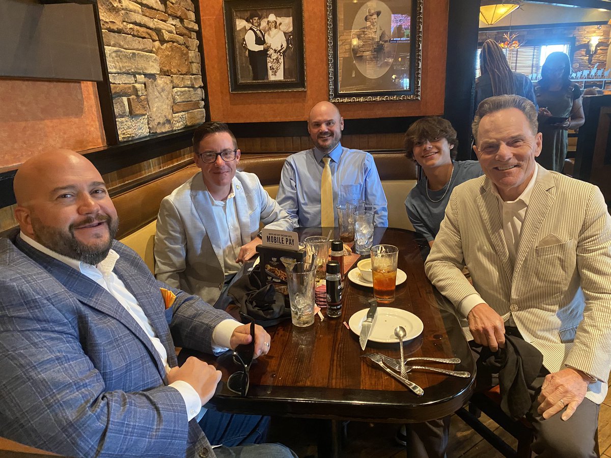 malachiobrien's tweet photo. Lunch with @PastorCLW &amp; Ronnie Floyd, &amp; @pstrshan 

So grateful for these great leaders. 

Marvelous Sunday today. The Presence of Jesus was real. https://t.co/sbP200wLNU