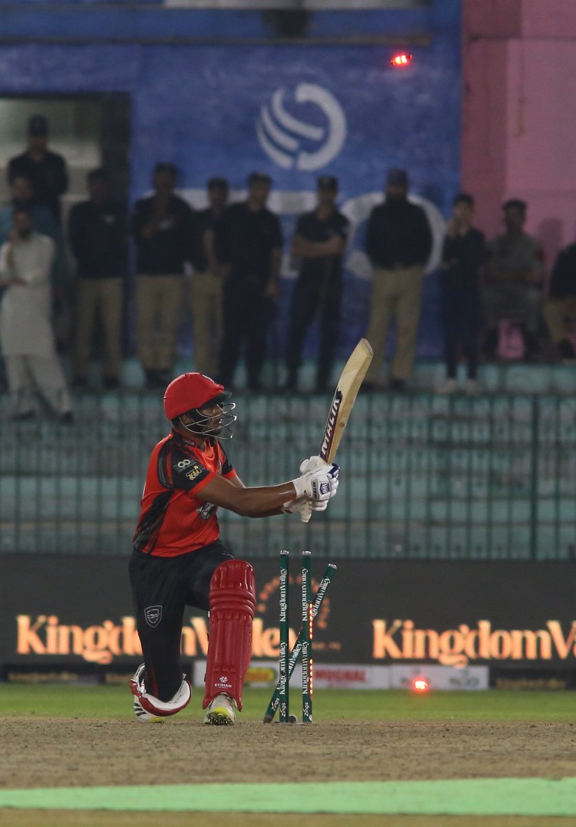 HawksKPL's tweet photo. 4th Knocked! By #MuhammadAmir

#WeAreHawks | #KheloAazadiSe | #KingdomValleyKPL | #RawalakotHawksTV | #KPL2022 https://t.co/CV6LXdbDNG