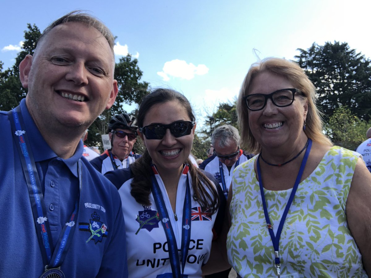 lady_bird_lin's tweet photo. @PCSODarrenB @cheshirepolice @PolUnityTourUK @UK_COPS @UKPUTNorthEast Thank you Darren it was so nice to see you and thank you for placing a rose once again on Pc Ian Woodward’s plaque #WeRideForThoseWhoDied https://t.co/CGS9kCioNN