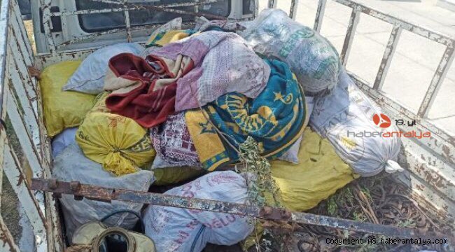 #Gazipaşa’da bir evin deposundan 600 kilo keçiboynuzu çalan 5 şüpheli gözaltına alındı.

#AntalyaFarkında