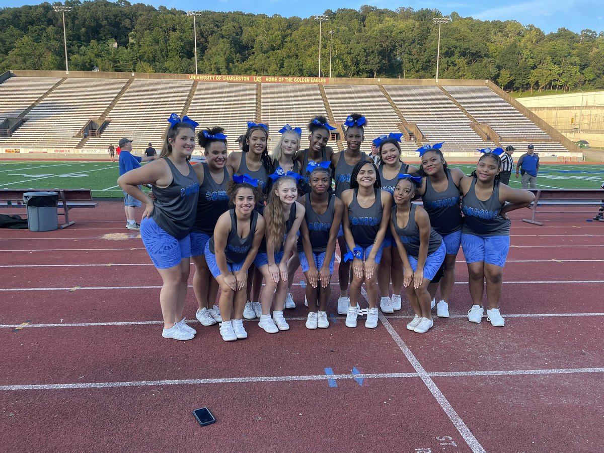 cheer_capital's tweet photo. First Friday night (scrimmage vs Hoover) 💙🐾🎀 https://t.co/QpJXRrfXQt